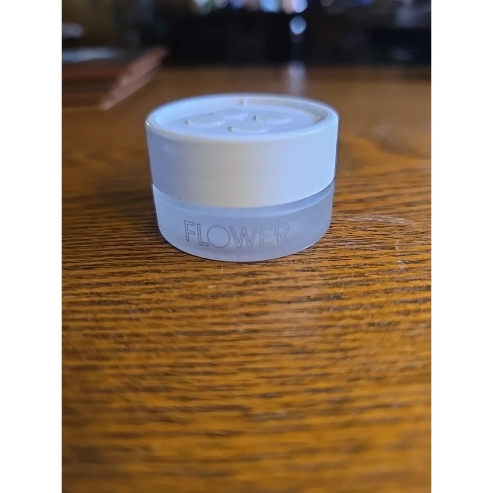Flower Petal‎ Pout Lip Scrub